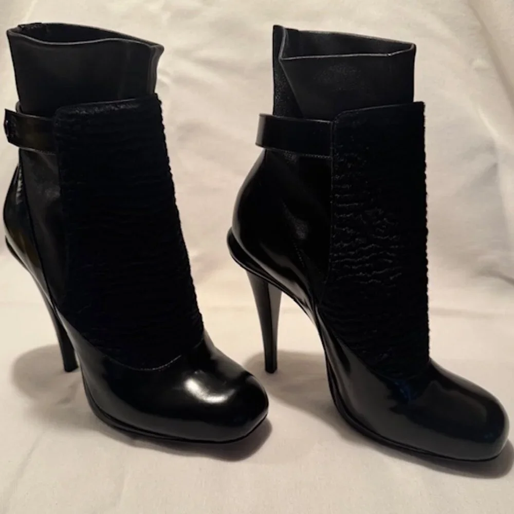 Fendi Victorian Calf Hair/ Patent Leather Ankle Booties -Size 38 w/ Box LIKE NEW